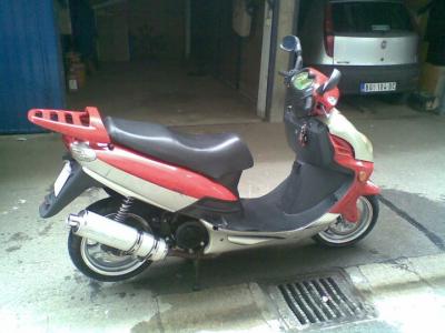 Prodajem skuter kinez 2006 godiste Motori - Ponuda Srbija