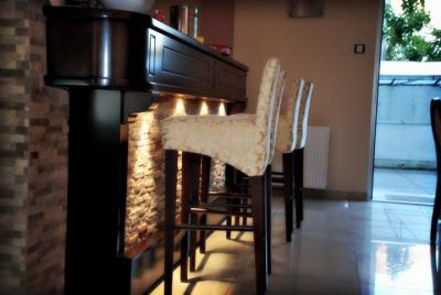 Prodajem IZUZETNU opremu za kafe-restoran Ostali oglasi - Ugostiteljska Oprema Srbija