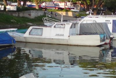 Prodajem brodic Jovana,duzine 7m,1300evra Plovni Objekti - Camci Beograd